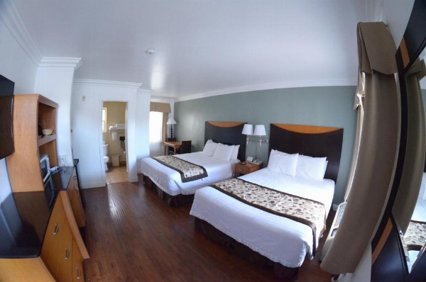 Sunset Motel image 38