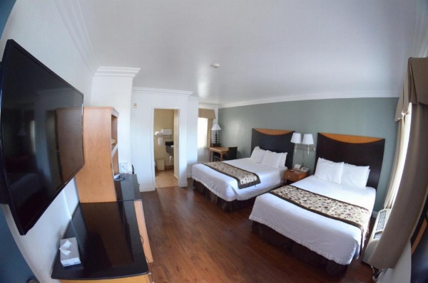 Sunset Motel image 39