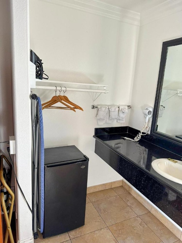 Sunset Motel image 53