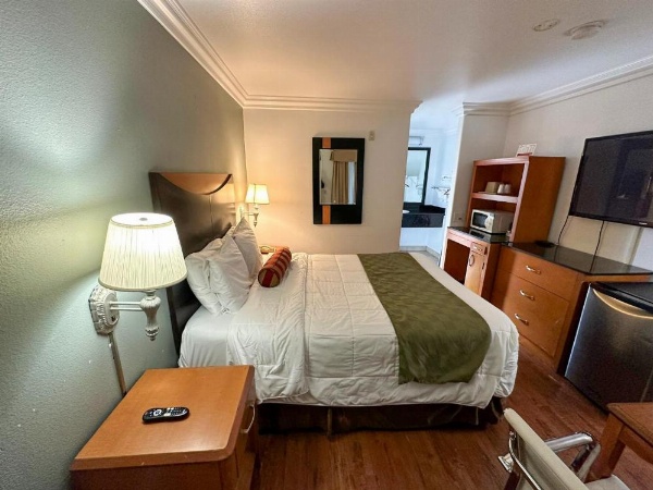 Sunset Motel image 6