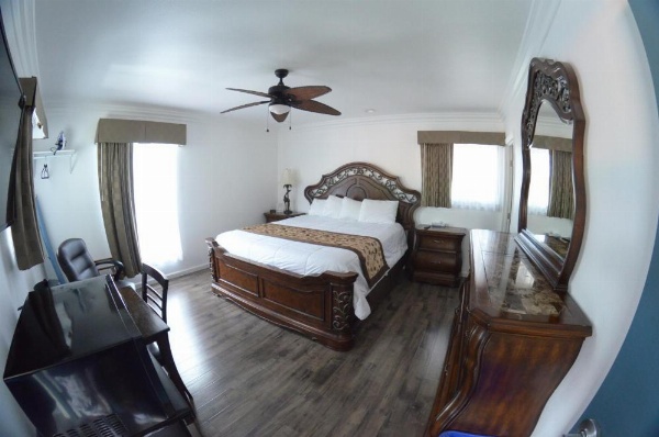 Sunset Motel image 64