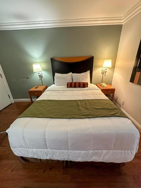 Sunset Motel image 7